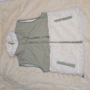 🆕 Abercrombie & Fitch Cropped Two-Tone Sherpa Vest in Olive Green (NWT)